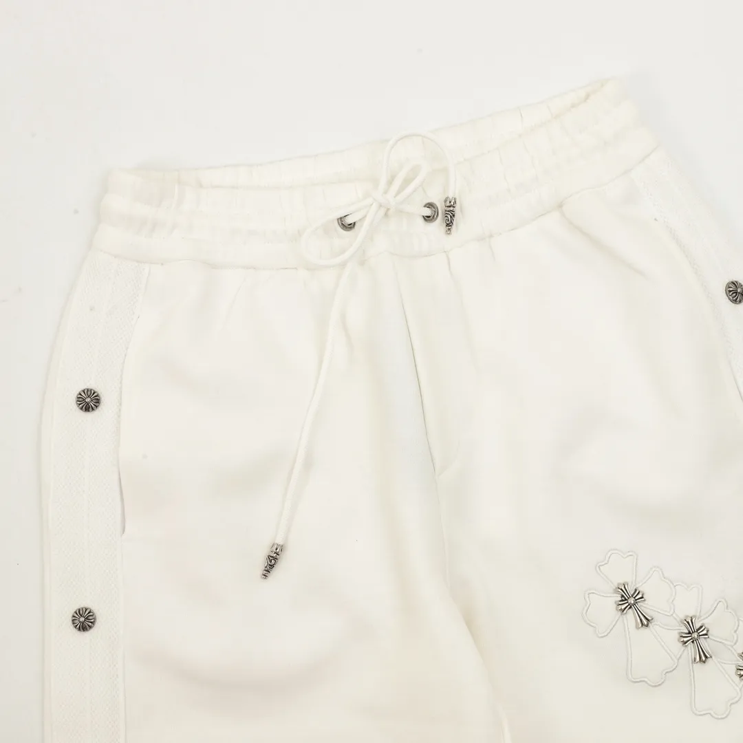 🅿️390 CH/Cro Heart Cross patch embroidered trousers. The fabric is made of custom woven composite fabric. It is dyed and then treated with wool. It is silky and super soft compared to the original version. The fabric texture has clear and obvious strands and excellent drape. The exquisite workmanship has reached foreign trade export standards. The cross on both sides of the front panel is embroidered with Sanskrit. It is fashionable and individual. It is super versatile and good-looking. It is a must-have for fashionable men and women. It is unparalleled in terms of upper body comfort. size：XS-L